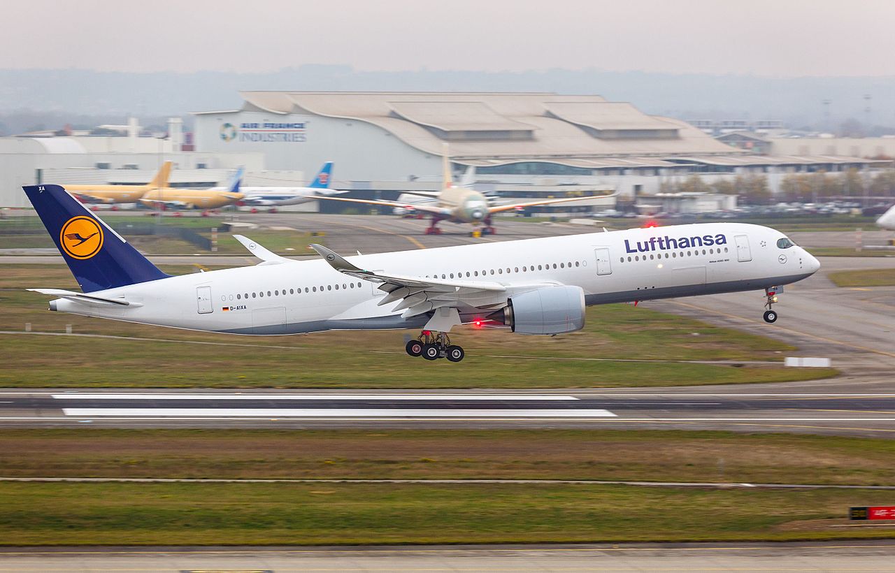 Premier vol du premier A350 de la Lufthansa